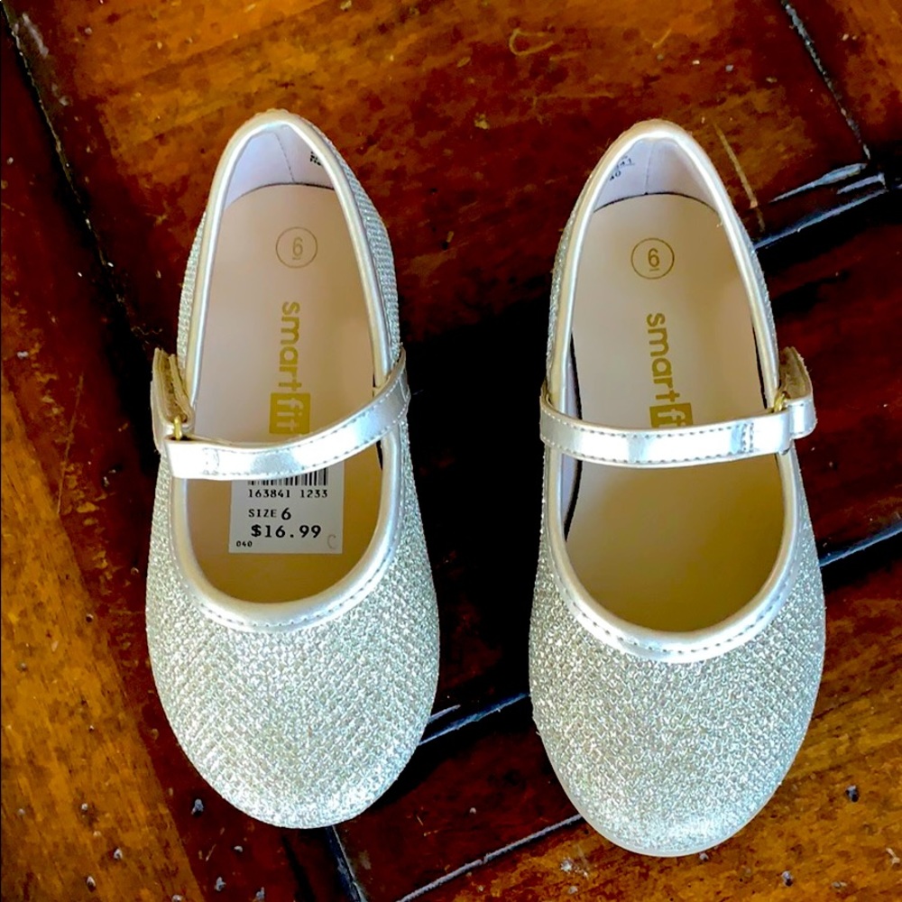 Girls slip on dress shoes size 6